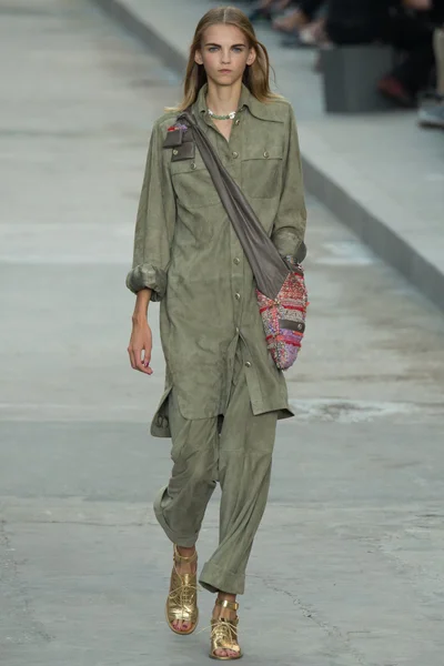 Look 28